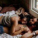 گیف لب بغل بوس پورنОна кончает